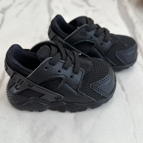 Nike Other - NIKE Baby/Toddler Huarache Run Sneaker Sz 3C